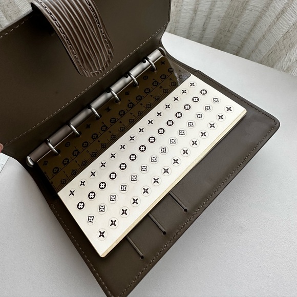 Louis Vuitton Epi Agenda - Picture 5 of 9